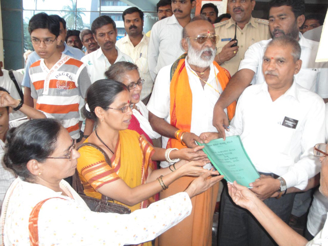 Hindus submitting protest letter to tehsildar of Hubli